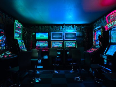 ** економіка fmv: бюджети, окупність та моделі монетизації